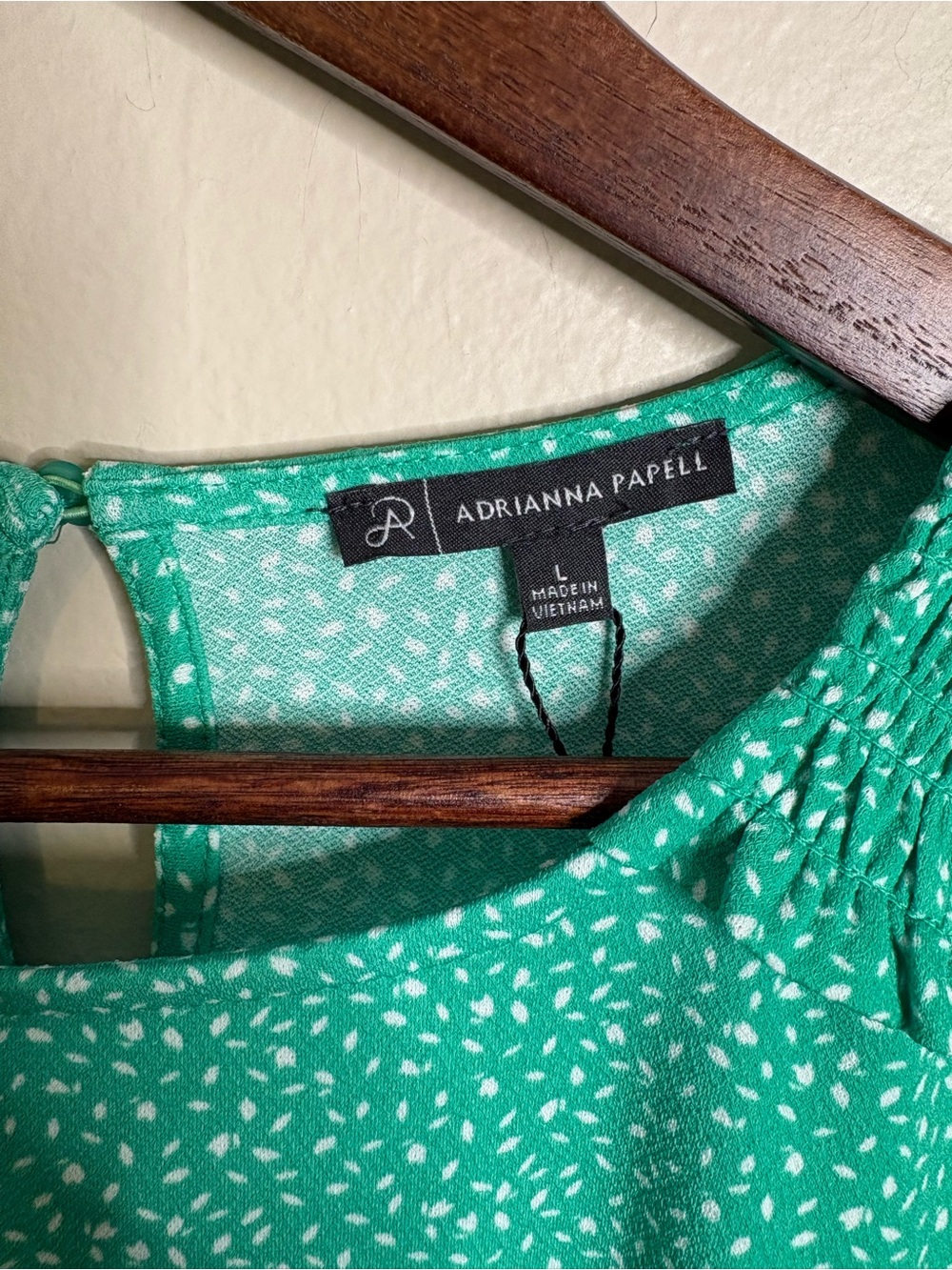 Adrianna Papell NWT Green Flutter Sleeve Blouse Size Large Smocked Shoulder Work - Picture 4 of 15